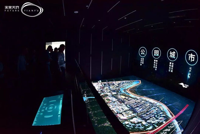 紫光芯城品牌展廳--以科技領航成都未來_數字展示在線